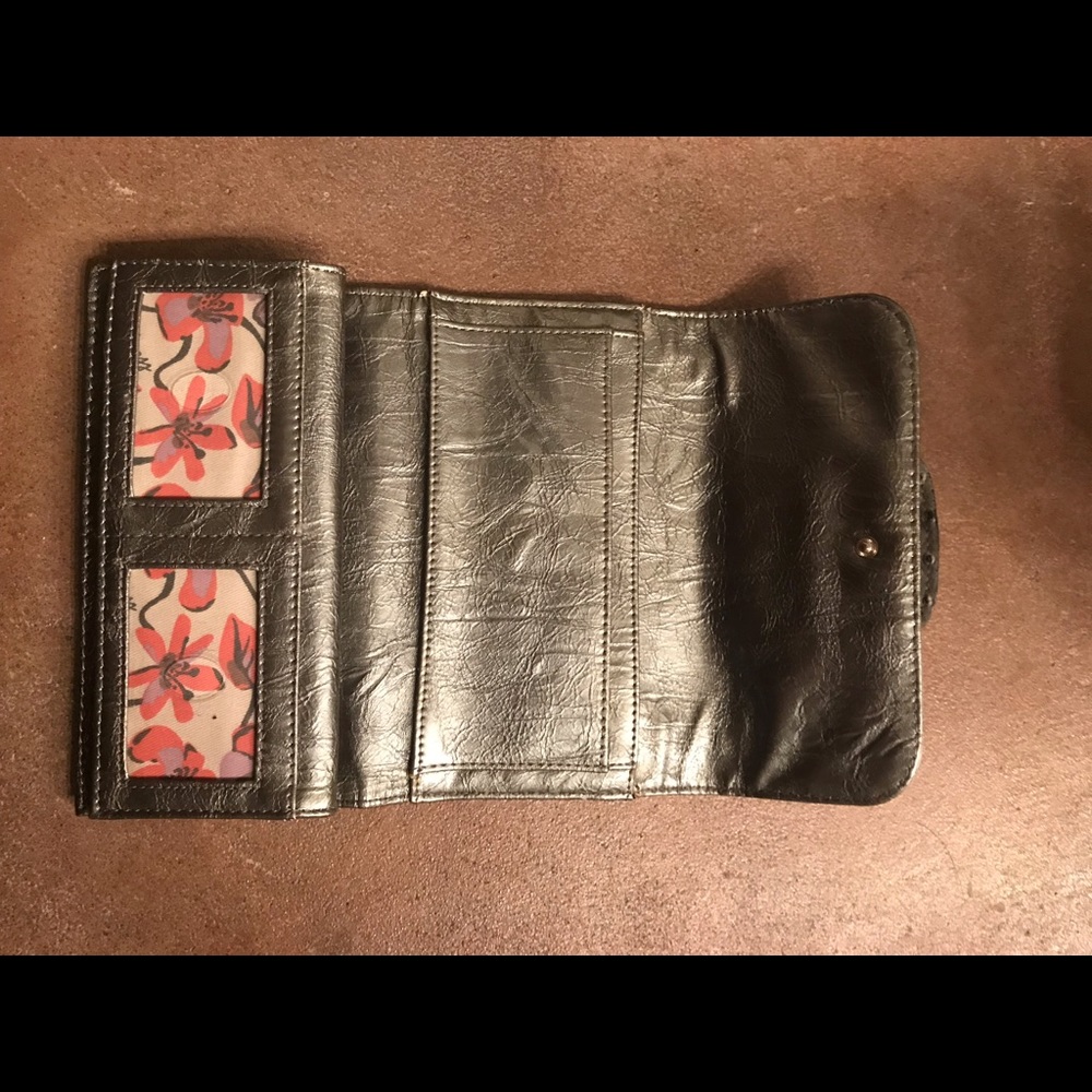 Large Guess Wallet - Picture 3 of 5